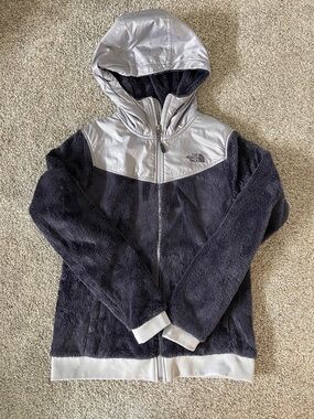 The North Face Women’s Two-Tone Hooded Fleece Jacket in Blue Gray and Light Gray